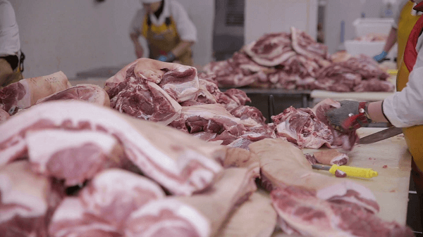 Consumul de carne creşte, dar producţia internă se află în stagnare