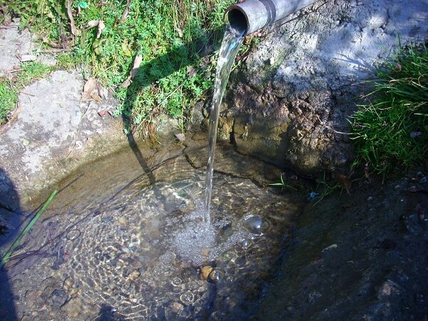 Izvoare folosite la sate ca sursă de apă, monitorizate din septembrie. Vor fi indicate zonele în care nu este indicat să fie lăsate animalele la păşunat