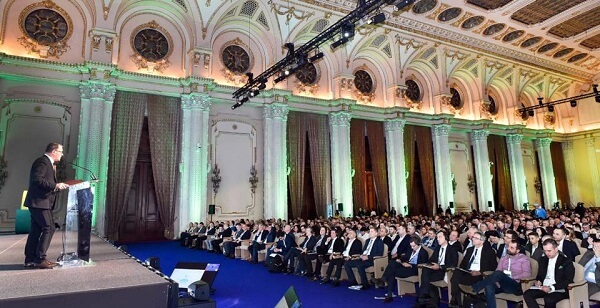 Peste 1.200 de fermieri au participat la conferinţa naţională a clubului fermierilor români pentru agricultură performantă