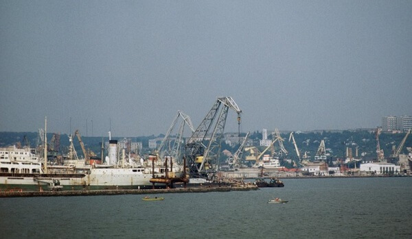 Rusia a suspendat circulația navelor comerciale în Marea Azov